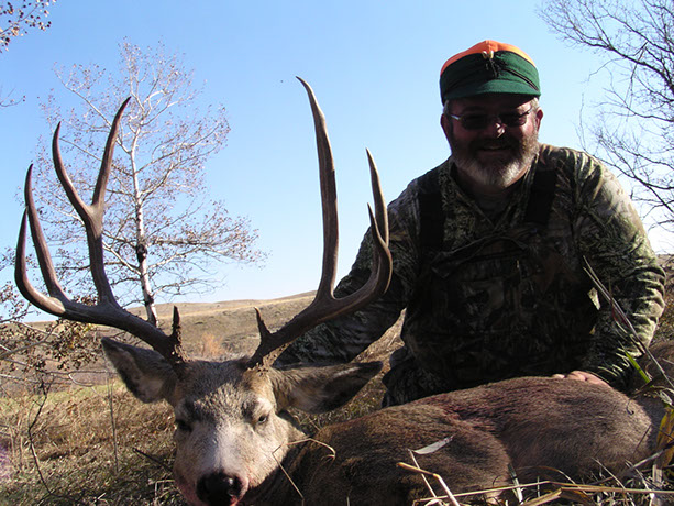 elk hunting, mule deer hunting, elk hunt wyoming, deer hunt wyoming, hunt wyoming private ranches, trophy mule deer, trophy elk, guided hunt wyo