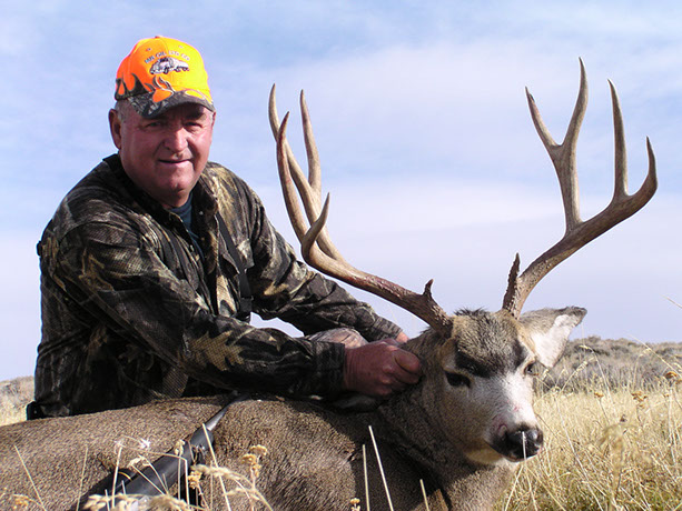 elk hunting, mule deer hunting, elk hunt wyoming, deer hunt wyoming, hunt wyoming private ranches, trophy mule deer, trophy elk, guided hunt wyo