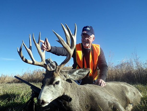 elk hunting, mule deer hunting, elk hunt wyoming, deer hunt wyoming, hunt wyoming private ranches, trophy mule deer, trophy elk, guided hunt wyo