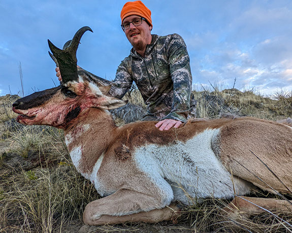elk hunting, mule deer hunting, elk hunt wyoming, deer hunt wyoming, hunt wyoming private ranches, trophy mule deer, trophy elk, guided hunt wyo